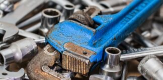Jak zapiąć kask do plecaka? Jak zapiąć kask do plecaka?